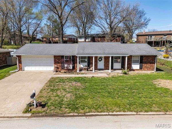 30 Satellite Drive , Hannibal, MO 63401