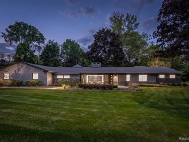 3885 Oakland Drive, Bloomfield Hills, MI 48301