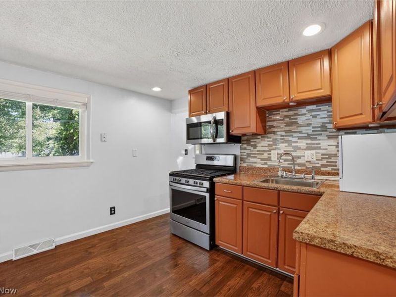 1239 E 332nd Street , Eastlake, OH 44095 Photo 22