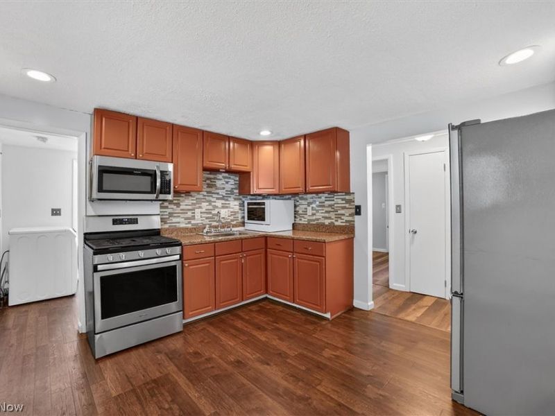 1239 E 332nd Street , Eastlake, OH 44095 Photo 5