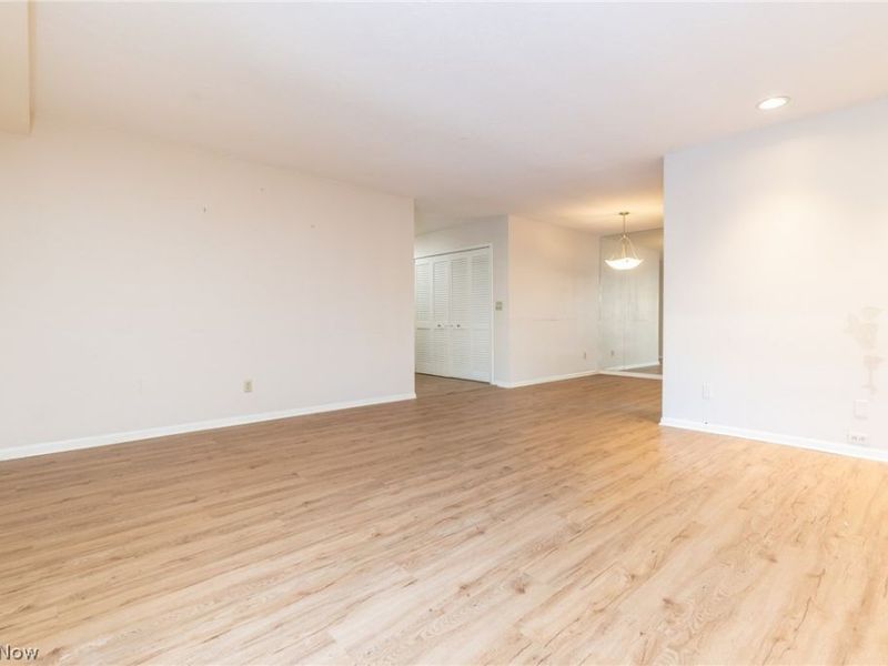 2112 Acacia Park Drive , Unit 209, Lyndhurst, OH 44124 Photo 6