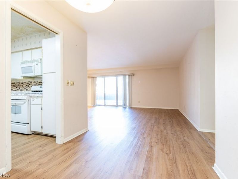 2112 Acacia Park Drive , Unit 209, Lyndhurst, OH 44124 Photo 7