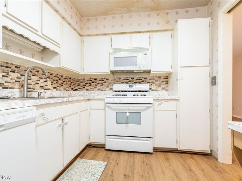 2112 Acacia Park Drive , Unit 209, Lyndhurst, OH 44124 Photo 9