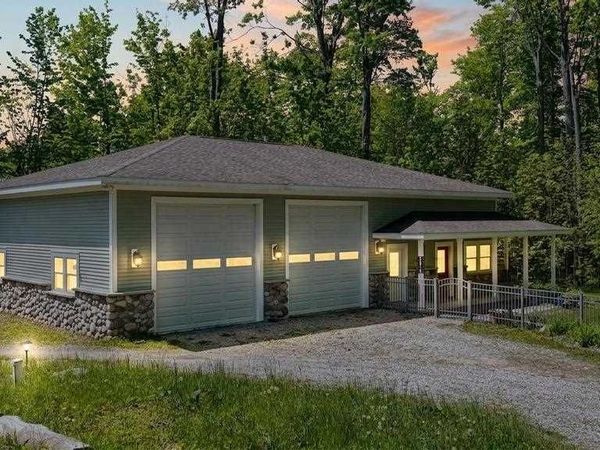 8515 Sunset Meadow Drive, Charlevoix, MI 49720