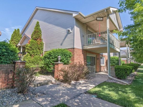 9806 Parkway Drive, Highland, IN 46322