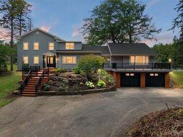 824 E Higby Road , New Hartford, NY 13413