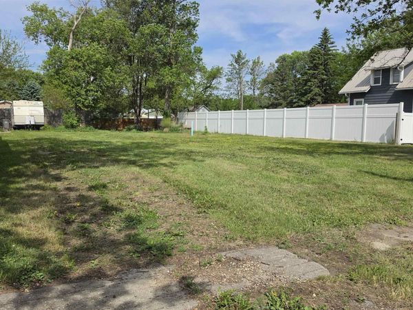 221 S Main St, Colman, SD 57017