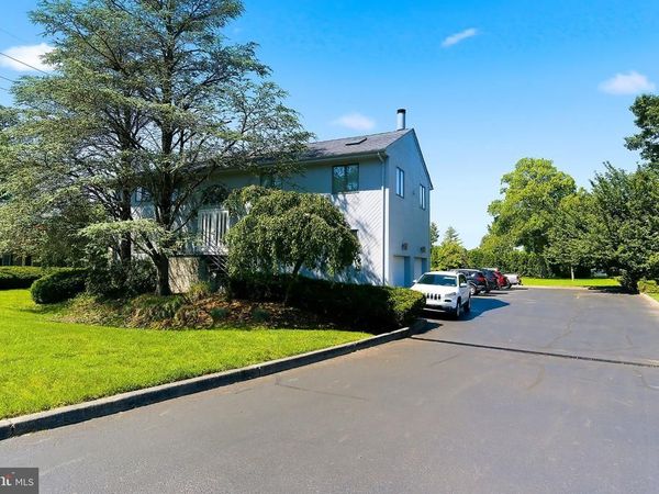 801 HUGHES DRIVE, HAMILTON, NJ 08690