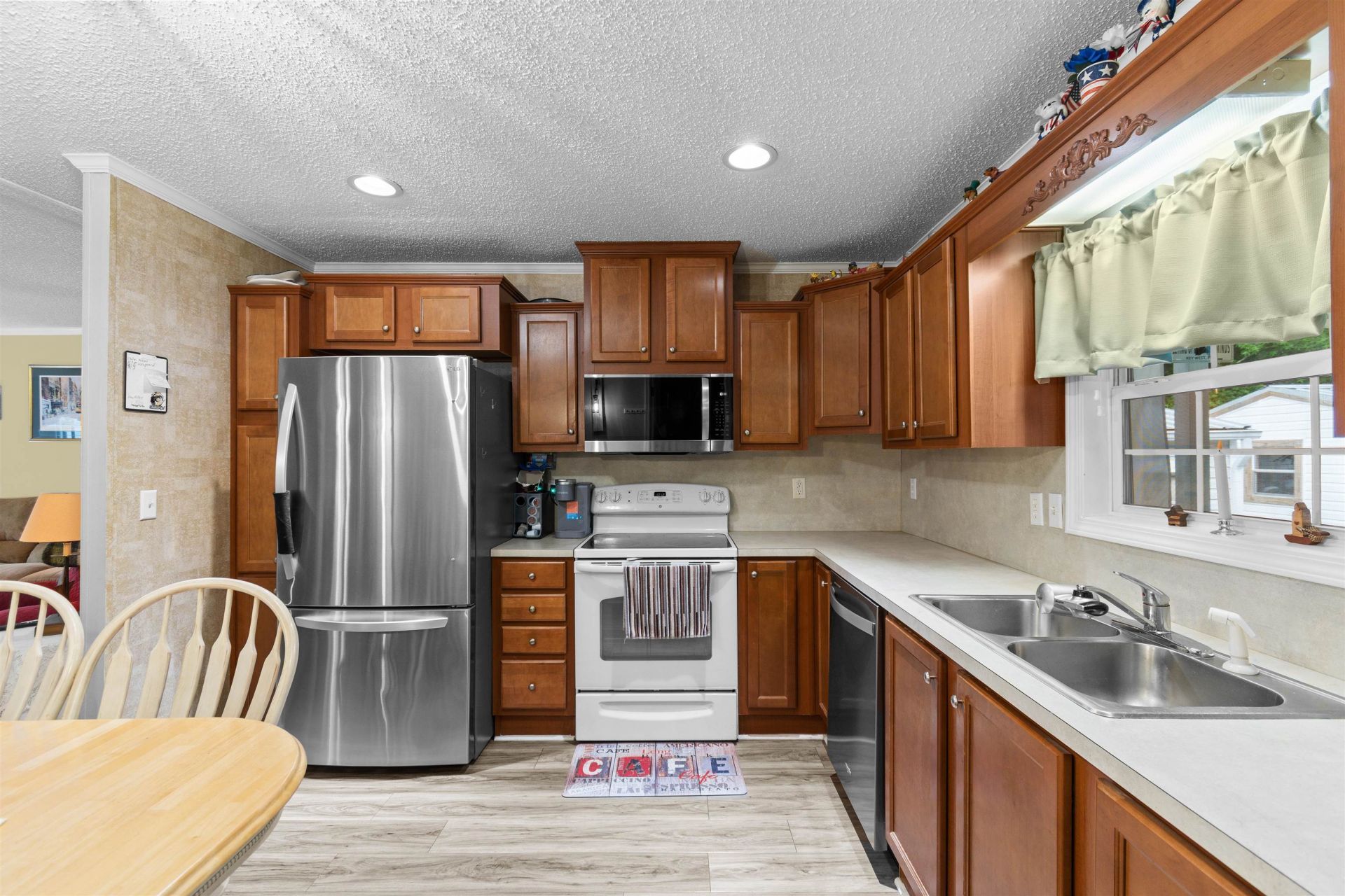 978 Jamestown Rd.  Photo 7