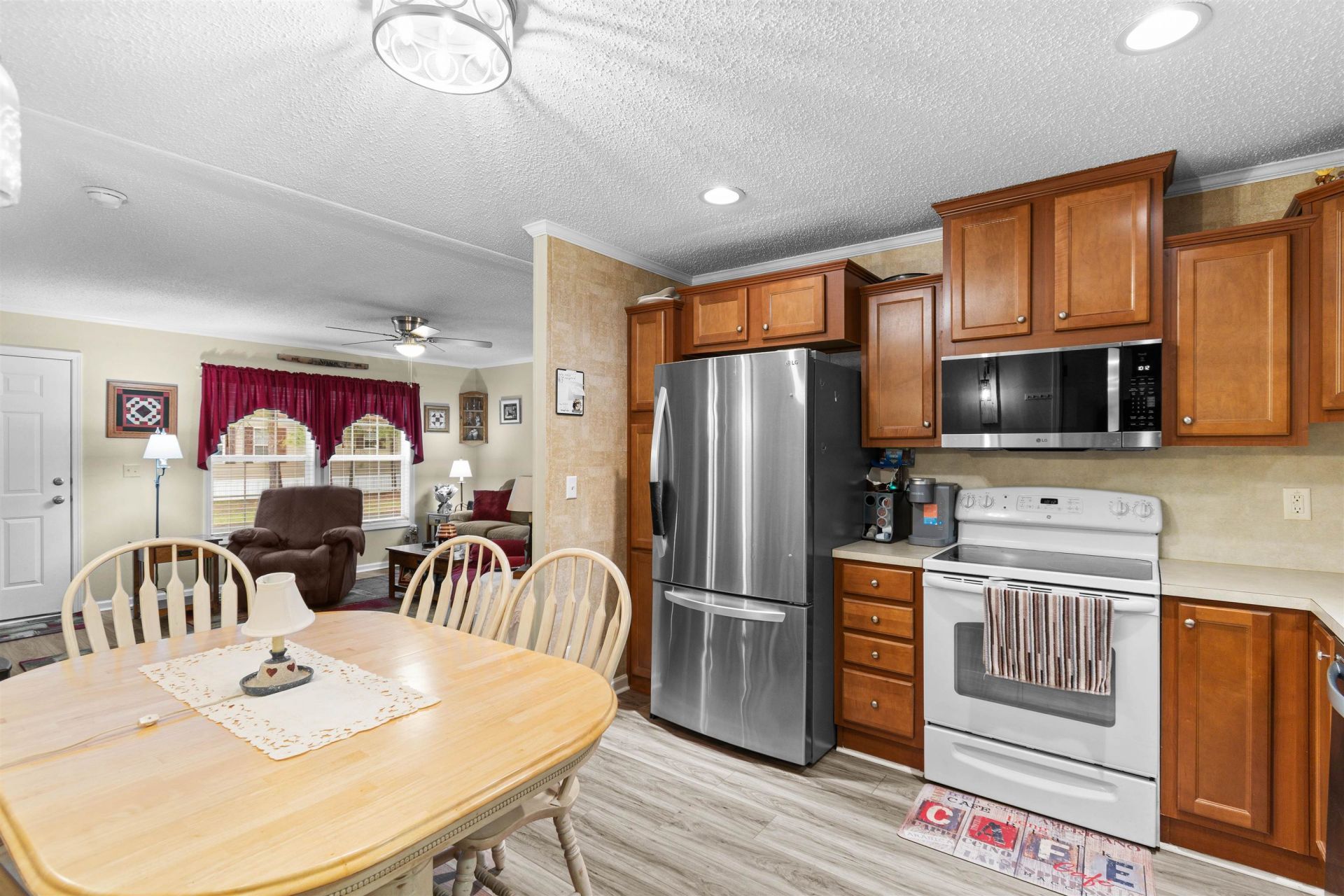 978 Jamestown Rd.  Photo 8