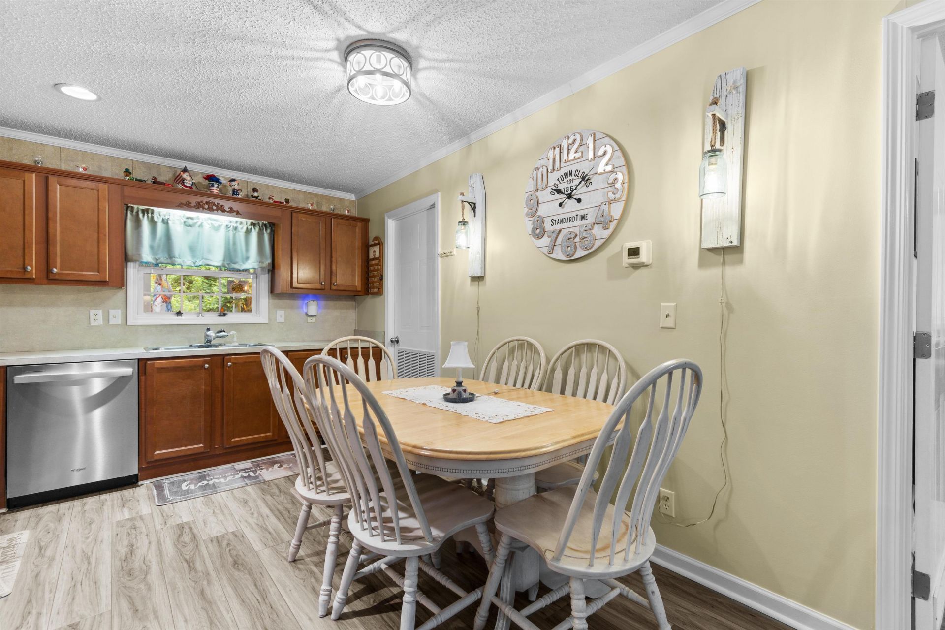 978 Jamestown Rd.  Photo 9