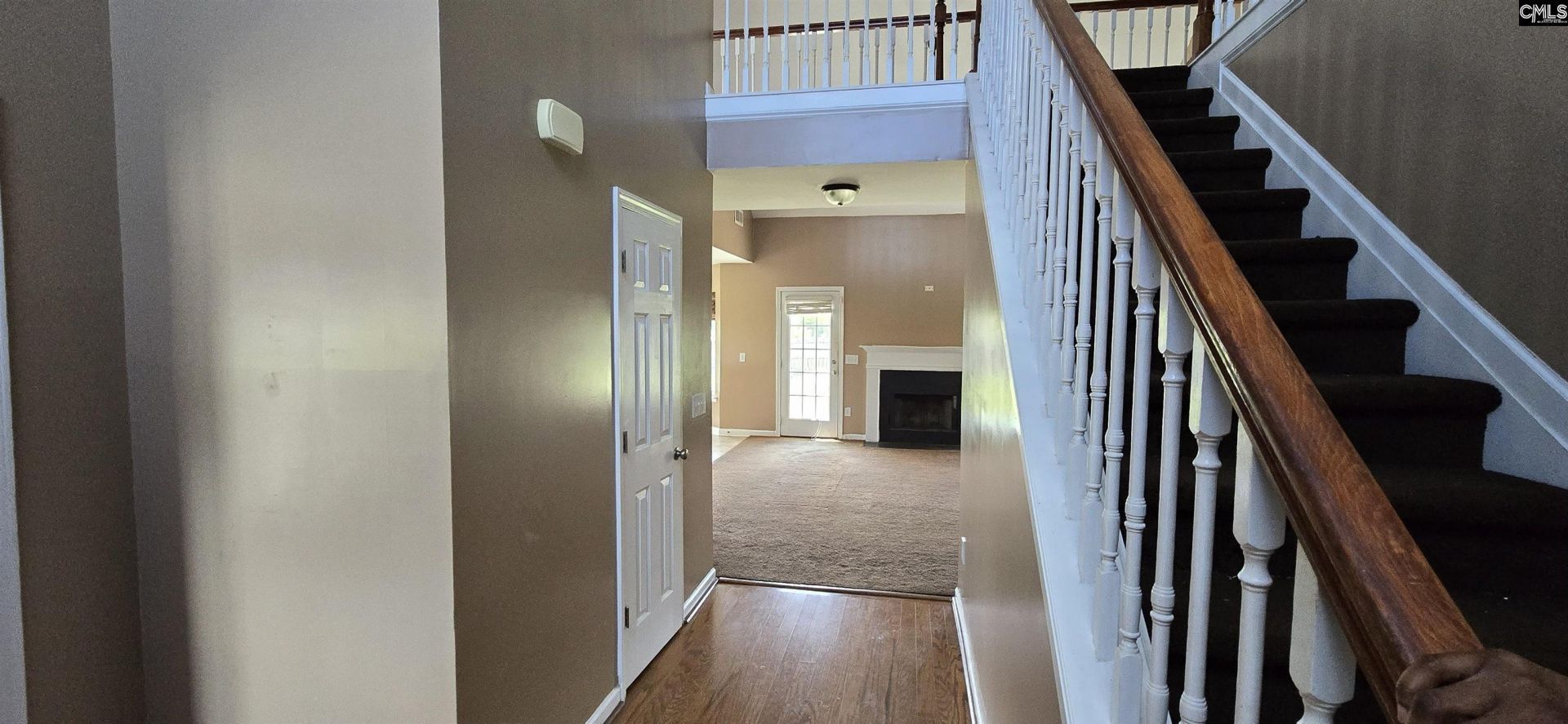 105 Stoneheath Drive  Photo 4