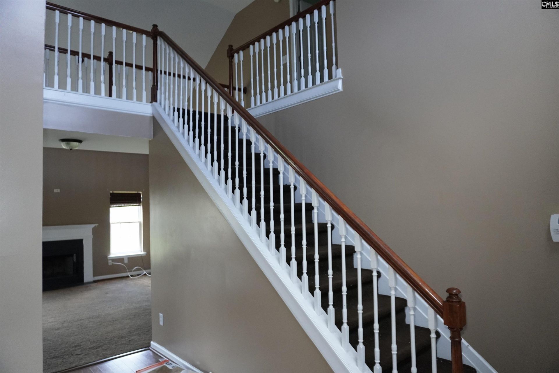 105 Stoneheath Drive  Photo 5