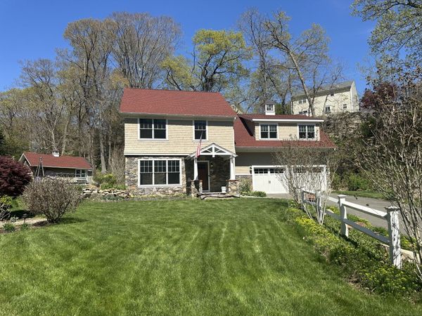 46 Kneen St , Shelton, CT 06484