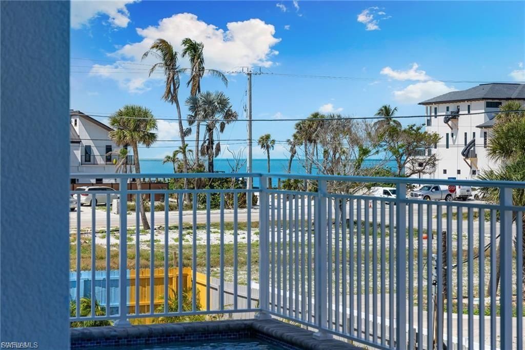 121 Hibiscus Dr , Fort Myers Beach, FL 33931 Photo