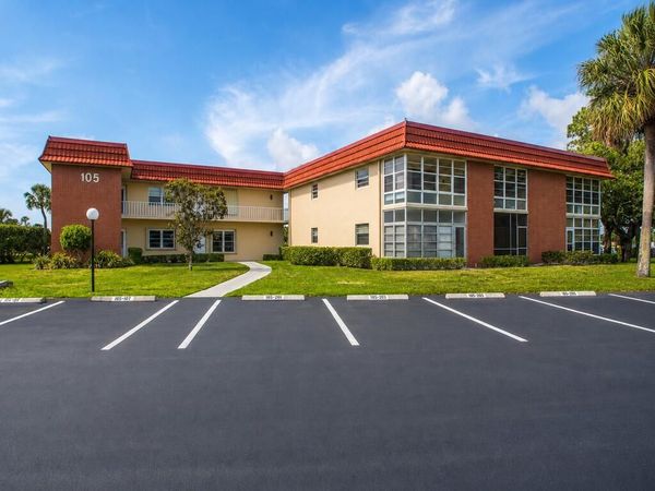 105 Spring Lake Court, Unit 102, Vero Beach, FL 32962