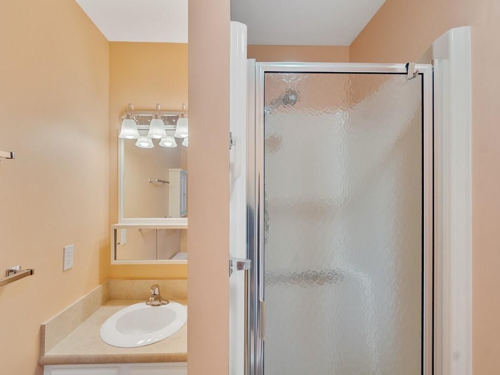 105 Spring Lake Court, Unit 102, Vero Beach, FL 32962 Photo
