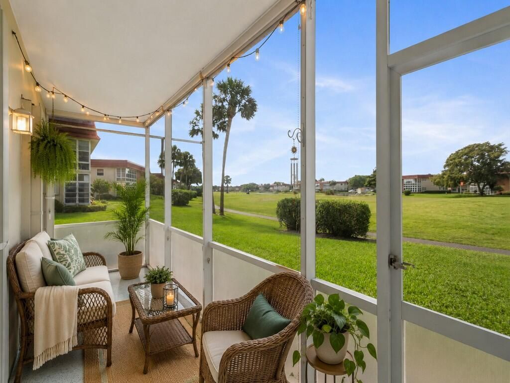 105 Spring Lake Court, Unit 102, Vero Beach, FL 32962 Photo