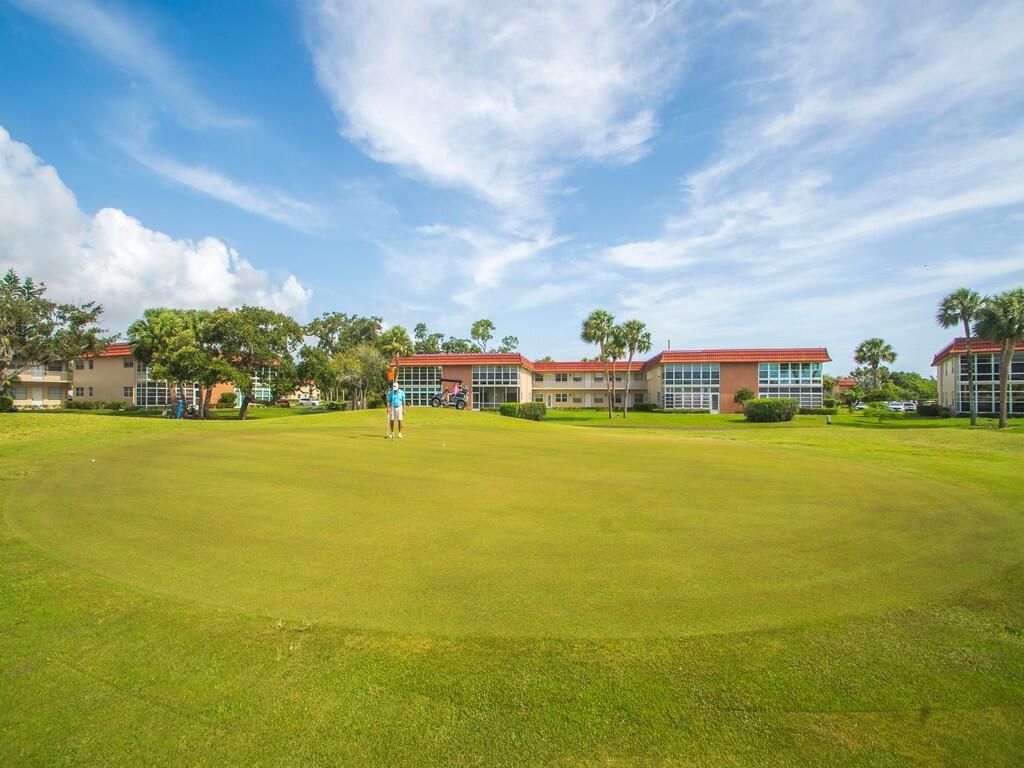 105 Spring Lake Court, Unit 102, Vero Beach, FL 32962 Photo