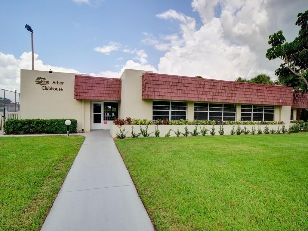 105 Spring Lake Court, Unit 102, Vero Beach, FL 32962 Photo