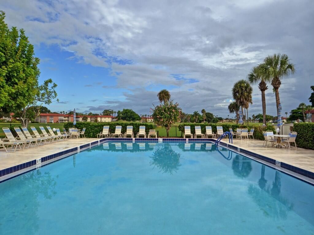 105 Spring Lake Court, Unit 102, Vero Beach, FL 32962 Photo
