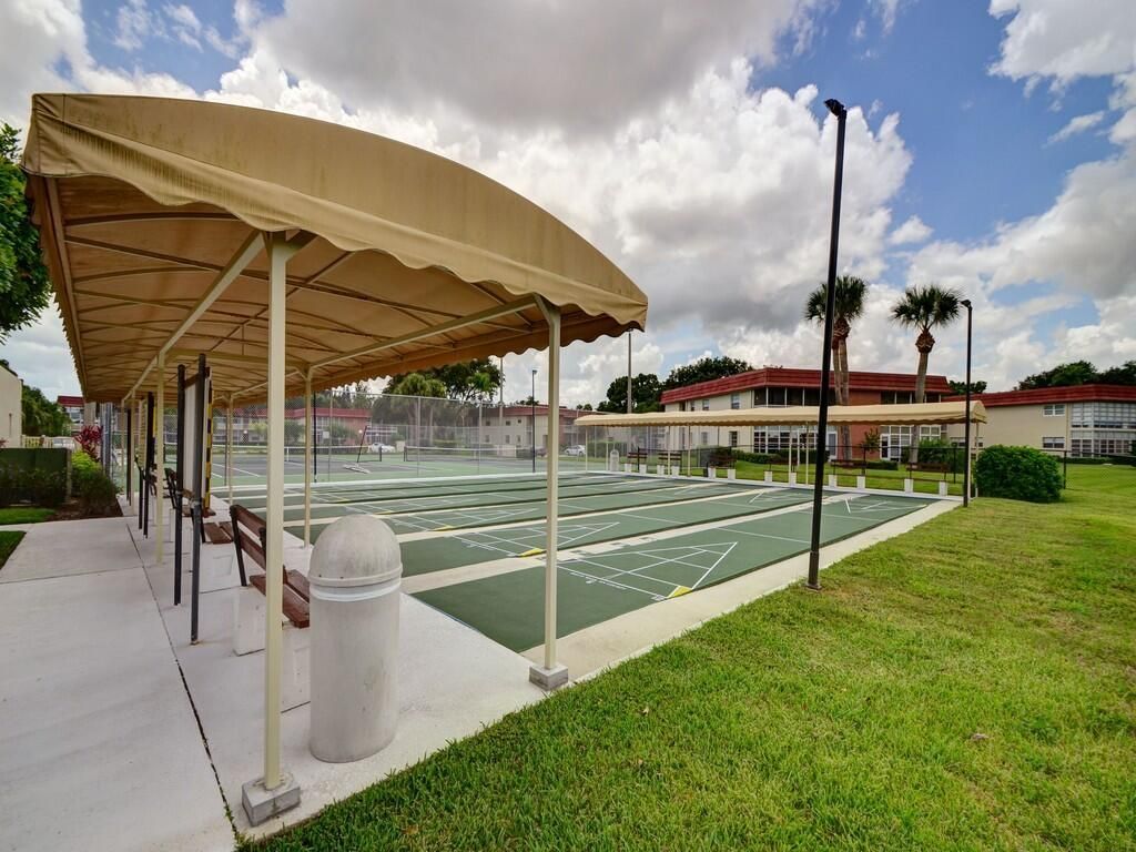105 Spring Lake Court, Unit 102, Vero Beach, FL 32962 Photo