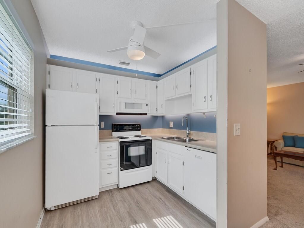105 Spring Lake Court, Unit 102, Vero Beach, FL 32962 Photo
