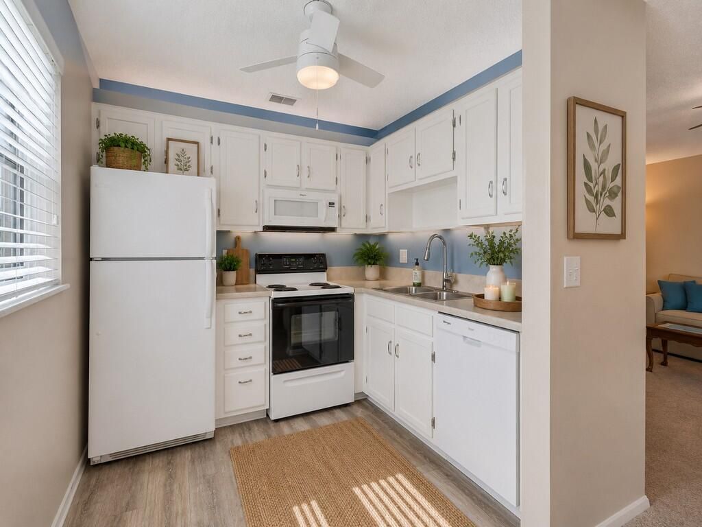 105 Spring Lake Court, Unit 102, Vero Beach, FL 32962 Photo