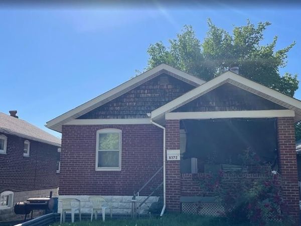 8372 College Avenue , Jennings, MO 63136