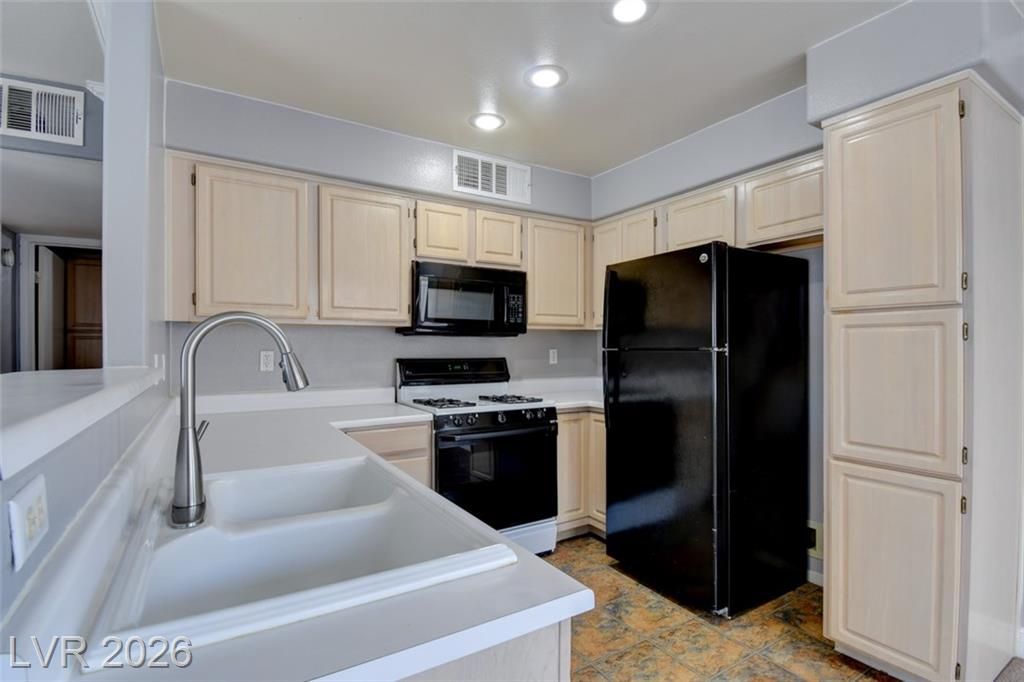 5710 E Tropicana Avenue, Unit 2007, Las Vegas, NV 89122 Main Photo