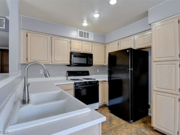 5710 E Tropicana Avenue, Unit 2007, Las Vegas, NV 89122