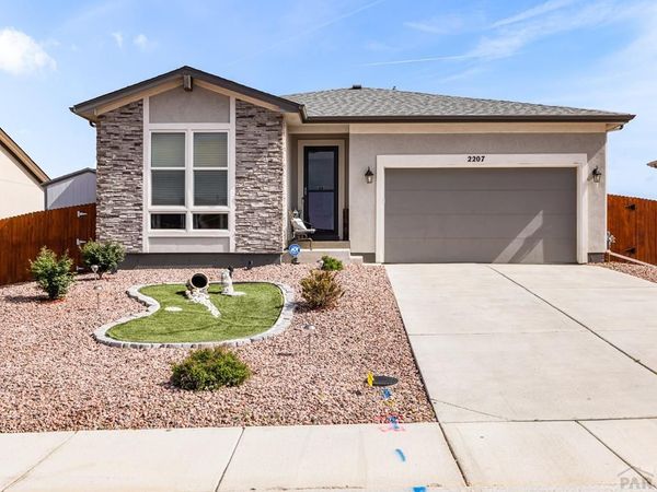 2207 Sunrise Ln, Pueblo, CO 81008