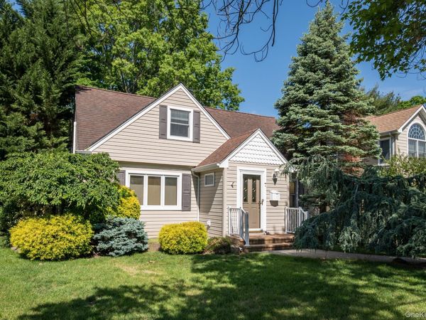7 Briarcliff Drive , Merrick, NY 11566