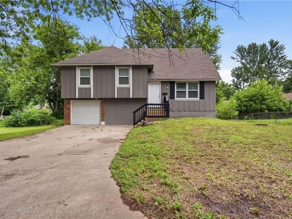 8909 Stark Avenue, Kansas City, MO 64138