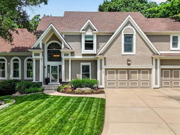 5304 Summit Court, Shawnee, KS 66216