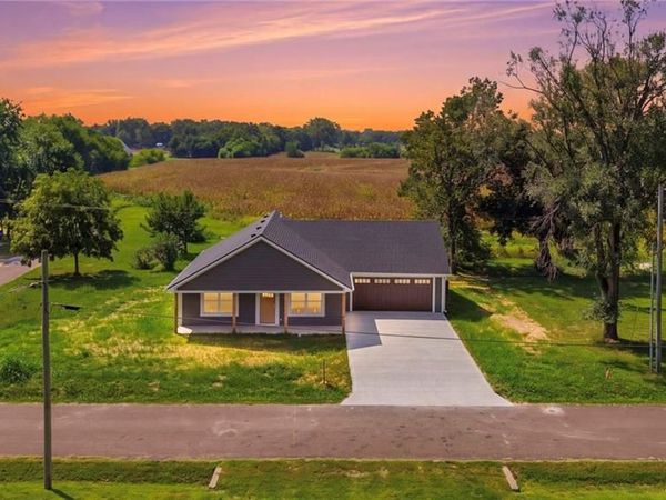 301 N Pennsylvania Street, East Lynne, MO 64743