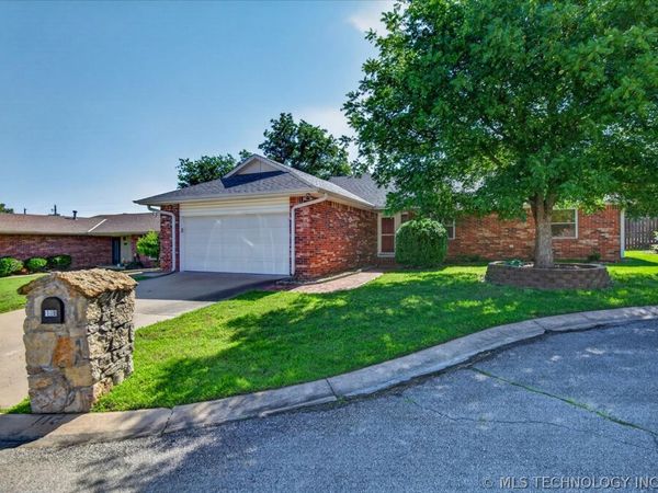 118 Canterbury Court , Bartlesville, OK 74006