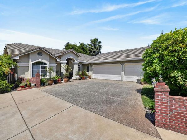 6141 Hall Ln, Carmichael, CA 95608