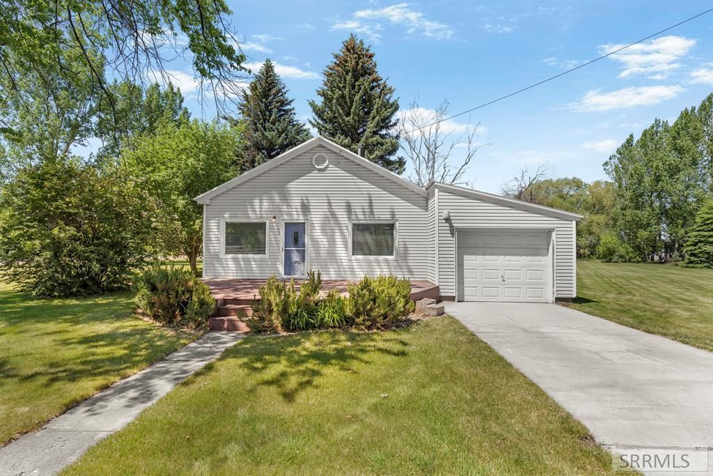 4876 S Holmes Avenue, Idaho Falls, ID 83404 Main Photo