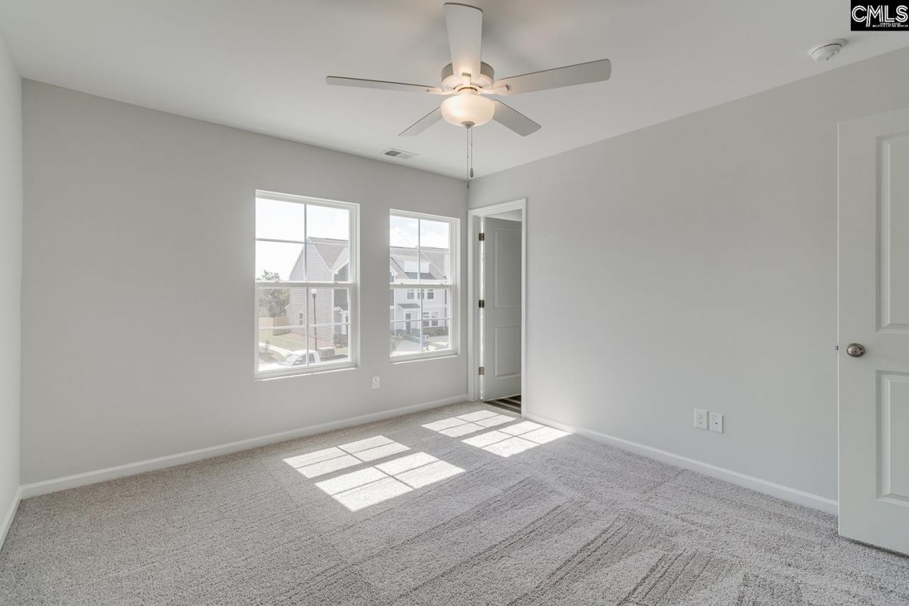 3060 Harborview Drive  Photo 18