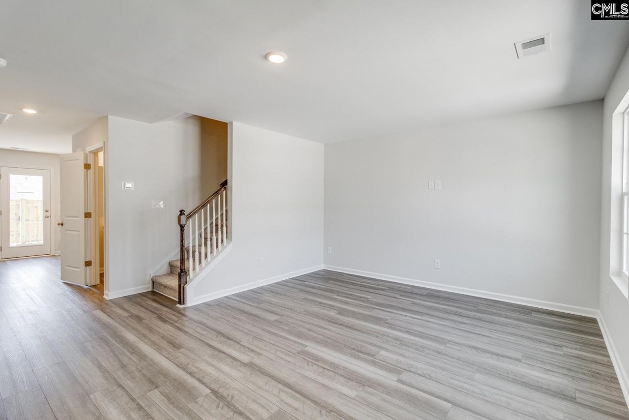 3060 Harborview Drive  Photo 4