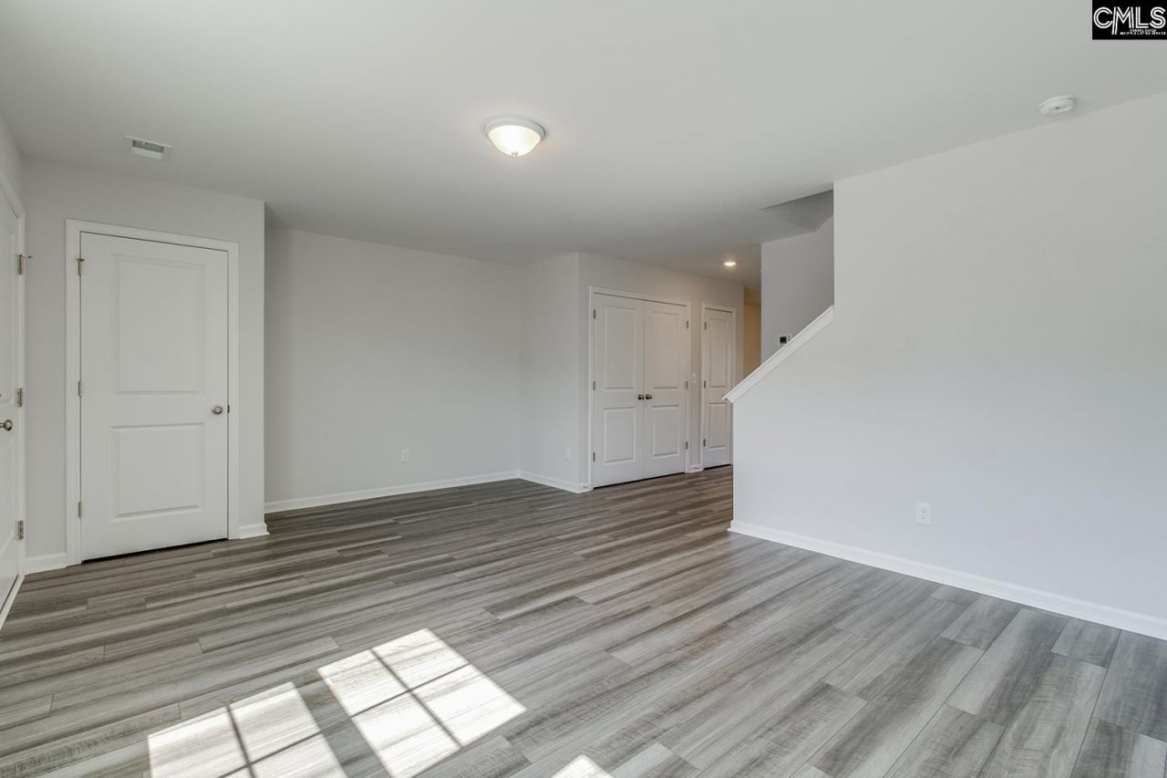 3060 Harborview Drive  Photo 4
