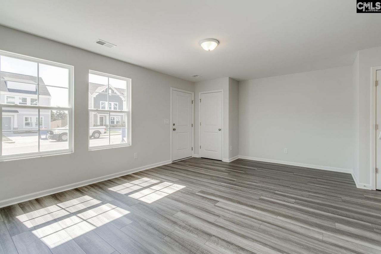 3060 Harborview Drive  Photo 5