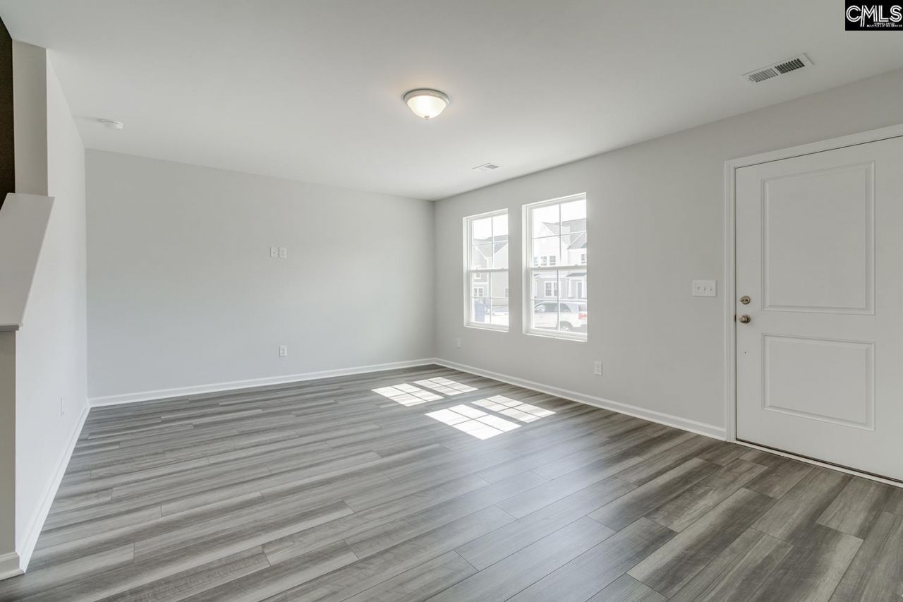 3060 Harborview Drive  Photo 6
