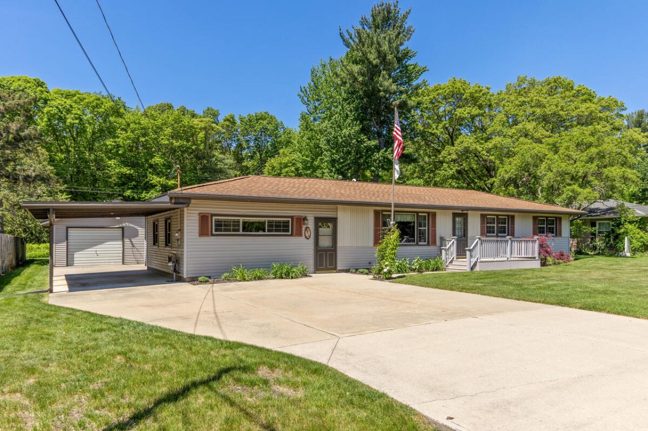 6511 Cottonwood Drive, Fruitport, MI 49415 Main Photo