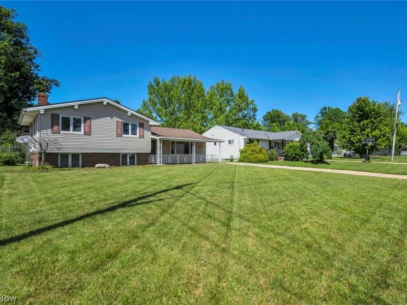 42988 Woodhill Drive , Elyria, OH 44035 Photo 3