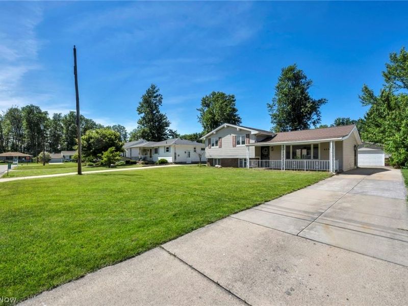 42988 Woodhill Drive , Elyria, OH 44035 Photo 4
