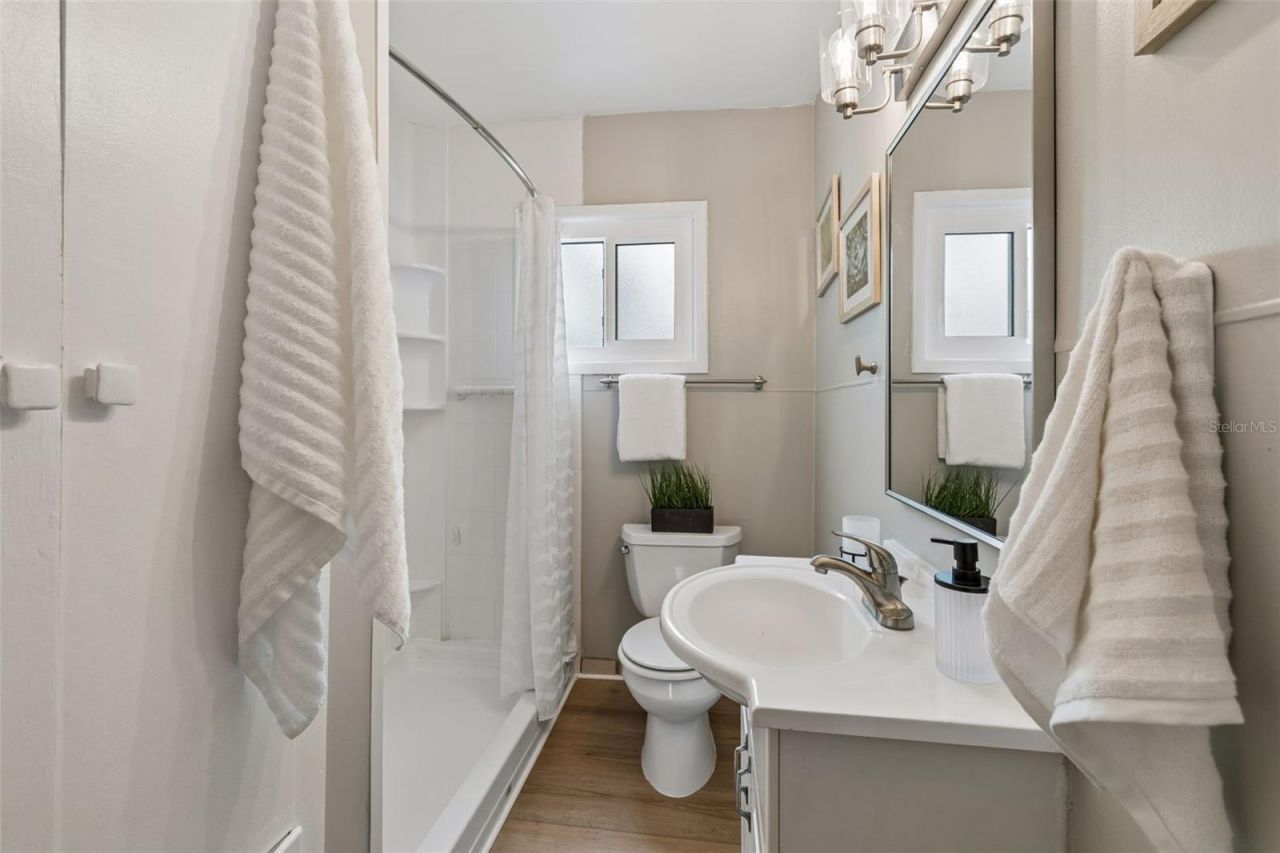 1004 Washington Avenue , Largo, FL 33770 Photo