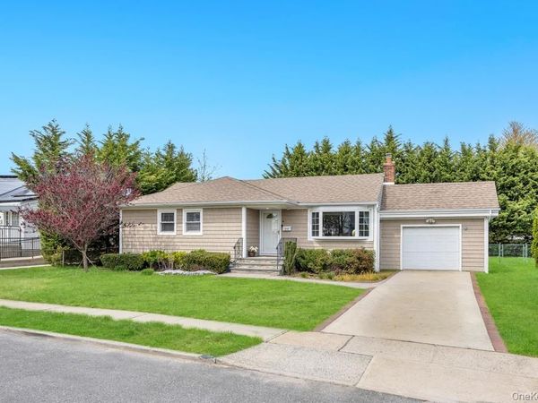 213 Hillcrest Drive, Seaford, NY 11783