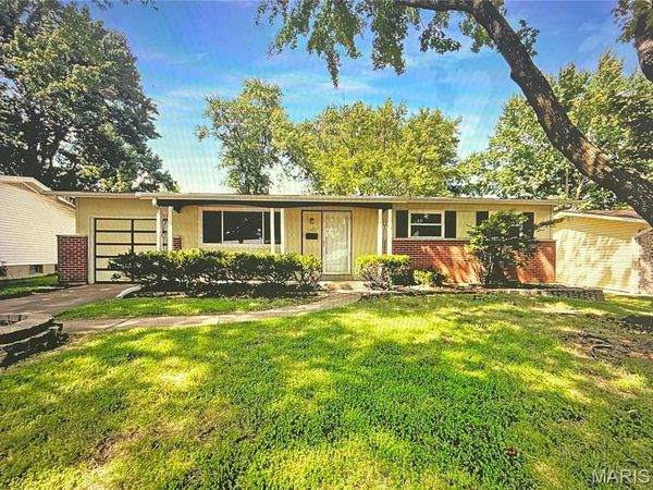 1395 Redbird Drive , Florissant, MO 63031
